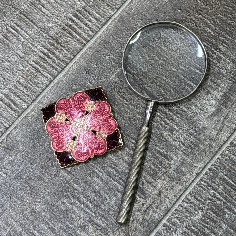 Vintage Fish Cloisonné Brooch Red Pink Floral Enamel 22K Gold Plated Pin - Picture 3 of 4